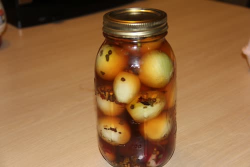 http://www.oldfashionedfamilies.com/english-style-pickled-onions