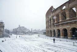  Rare blizzard blankets Rome in snow