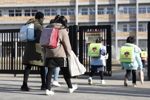 https://www.scmp.com/week-asia/health-environment/article/3075995/coronavirus-hokkaido-end-state-emergency-schools