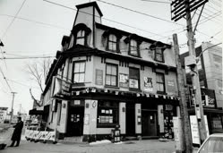 00-0-Copr_2026-I_ate_here_once_in_the_late_winter_on_a_gig_at_Dylex_in_the_top_top_buildingt.jpg