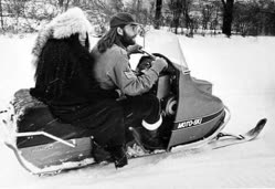 00-0-Copr_2024-Jon_and_Yoko_on_Ronnie_Hawkins_farm_in_Mississaugat.jpg